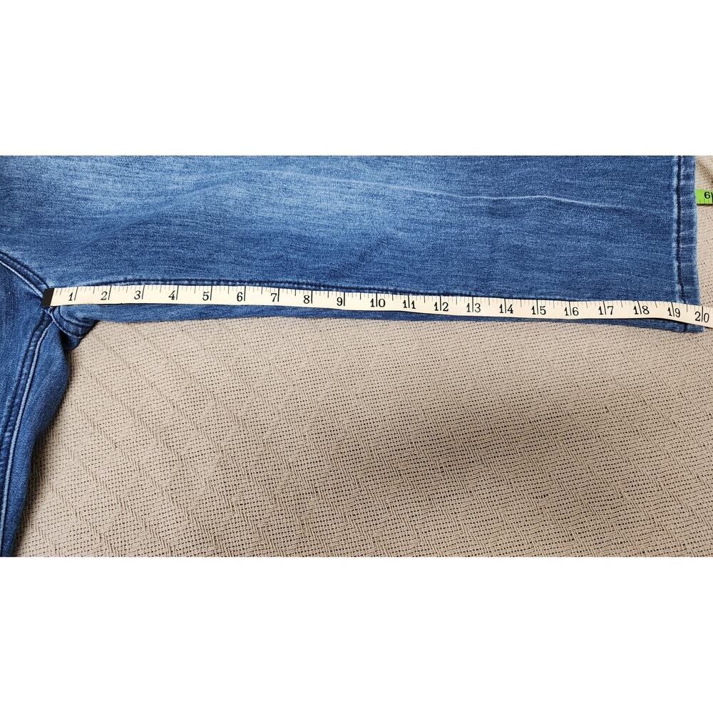 CJ Banks Classic Fit Capri Jeans featuring a star pattern Women's Size 6 - Picture 5 of 10